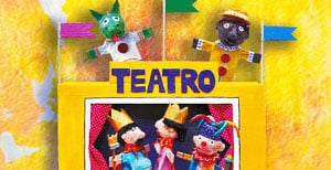 Teatro com caixas de papelão da Fábrica de Brinquedos